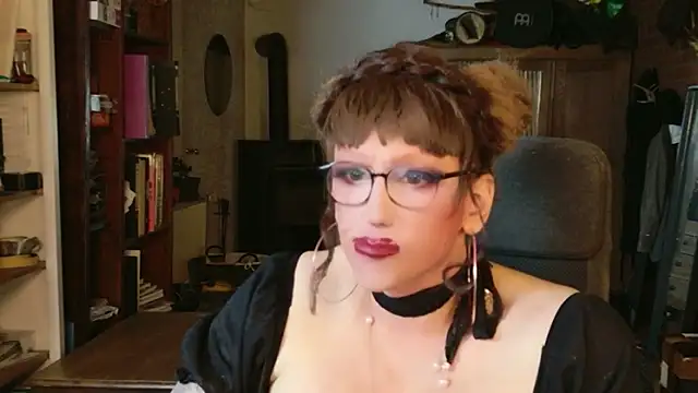 Chat +18 de MaxiEmily ao vivo