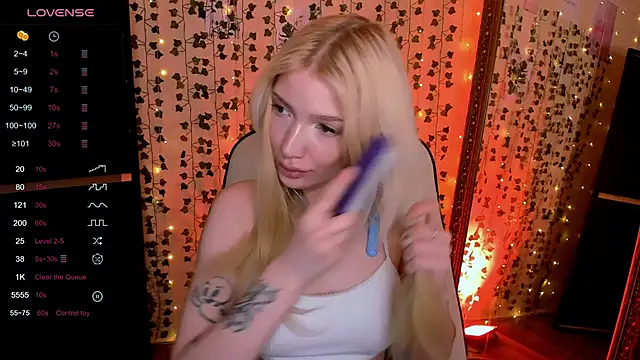 Show modela AnyaTaylor_ na web-kameri