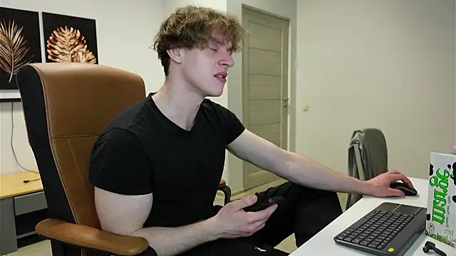 Онлайн чат XXX Charles_Dreams