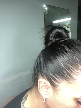 Donatellaaa07 Adlı Modelin Canlı XXX Sohbeti