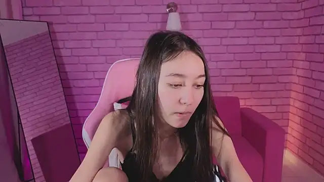 Nicole_Brownie Chat XXX in diretta