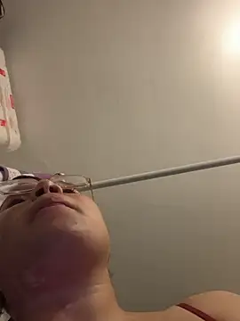 WHITEWOMEN_2's Live XXX Chat