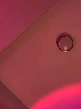 Živý XXX chat holyeroticss