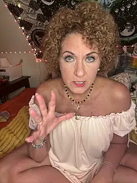 SuzyCatzz: онлайн-секс-чат