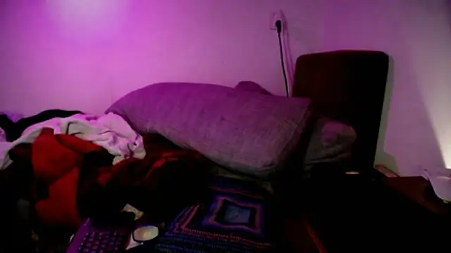 P4RtYBOII92's Live XXX Chat