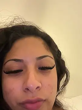 Show modela girlybii na web-kameri