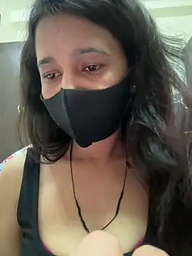 Pokazy przed kamerką – raavigirl