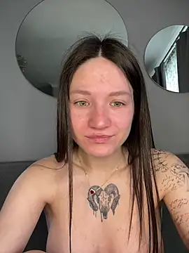 Pokazy przed kamerką – horny_milkis