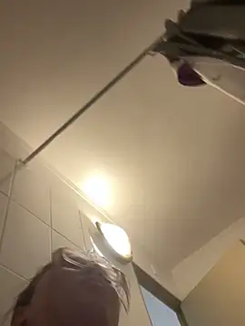 WHITEWOMEN_2's Live XXX Chat