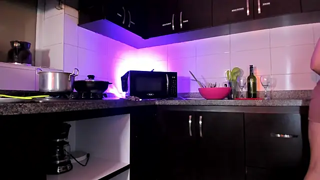 TaraTaylorr élő XXX-chatje