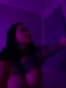 _MelinaCurves_ élő XXX-chatje