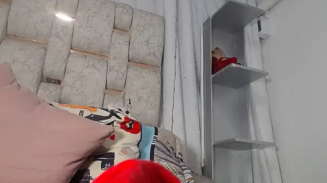 KEYRA-MILLER- Chat XXX in diretta