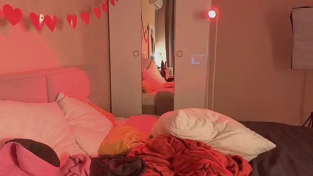 Mia_Luw Chat XXX in diretta