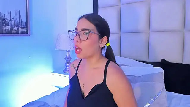 SussyFox Adlı Modelin Canlı XXX Sohbeti