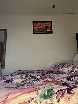 BQueen223 élő XXX-chatje