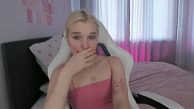 Lara_Blue Webcamshow