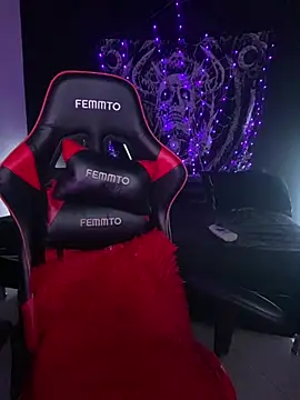 Živý XXX chat CUTEH0MICIDE