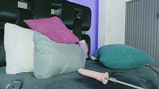 Show modela levana1 na web-kameri