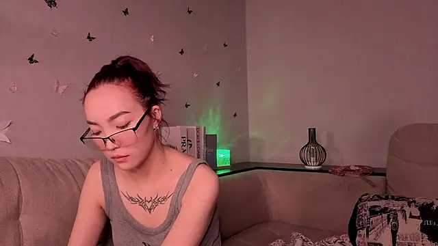 OdetteBiddy's Live XXX Chat