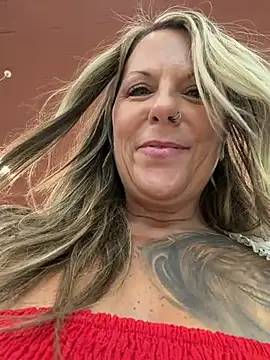 XXX chat uživo modela RubyInk