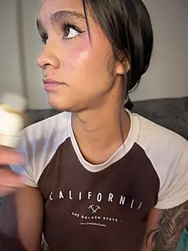 Isabella-Teen's Live XXX Chat