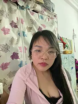 Strawberry-wet 在線直播表演