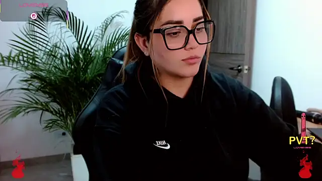 Chatroom XXX en direct de Lucia_star__