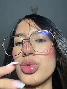 Chat +18 de Julieta_Duque ao vivo