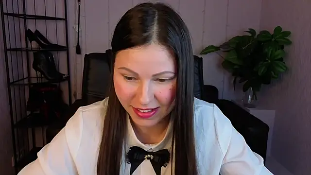 Dana__dom Adlı Modelin Canlı XXX Sohbeti