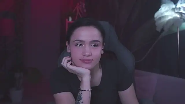 Chat +18 de MonicaFarmer ao vivo