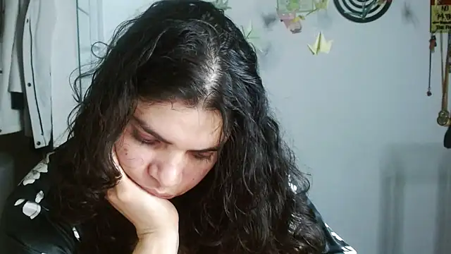 karoll8 Adlı Modelin Canlı XXX Sohbeti