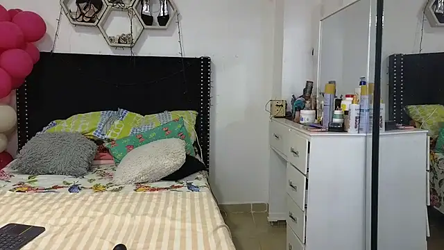 charlotte_077: онлайн-секс-чат