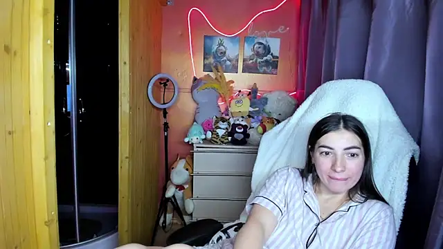 Živý XXX chat Fiery_Brunette_