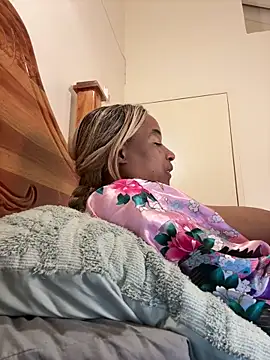 JuicyJamaican: διαδικτυακό σόου στην κάμερα