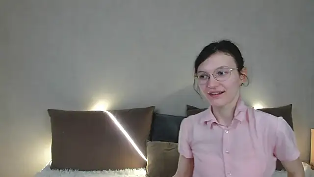 ThoraMarolaのウェブカメラショー