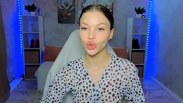 EmmyMills' Live XXX Chat