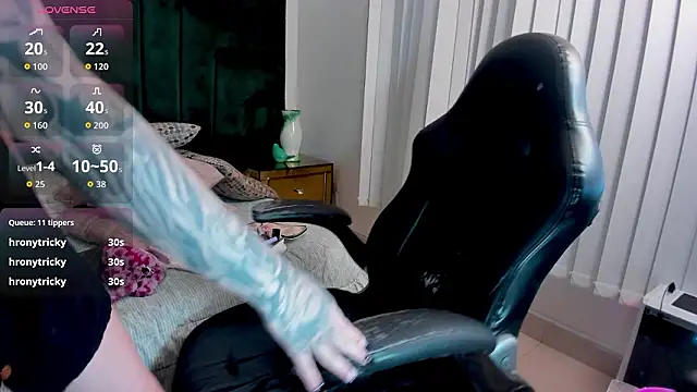 SaskiaGrendel's Live XXX Chat