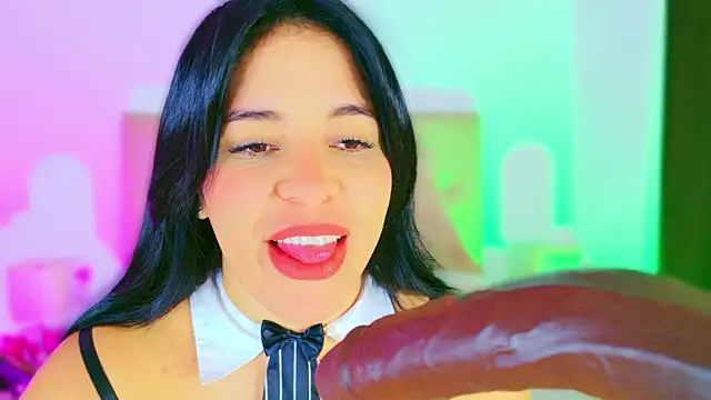 CharlootteEvansのライブXXXチャット