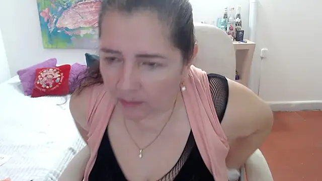 leonela_69 即時 XXX 聊天