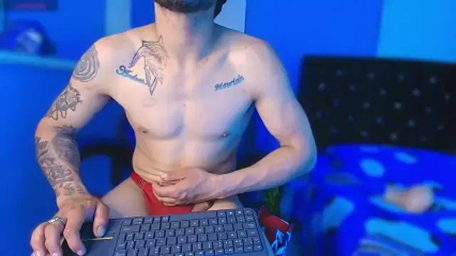 Thonixxx_mr: διαδικτυακό σόου στην κάμερα