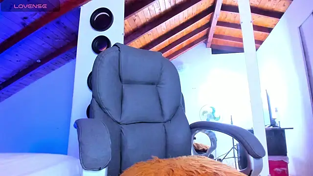 Adara_Ferrara 在線直播表演