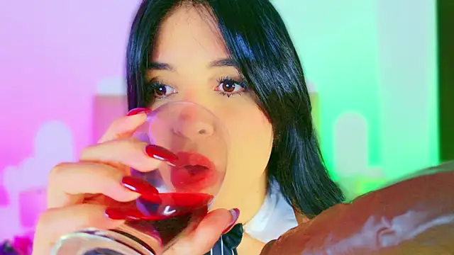 CharlootteEvans' Live XXX Chat