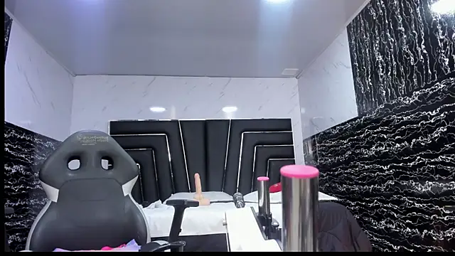 Ladyy_Scarlett's Live XXX Chat