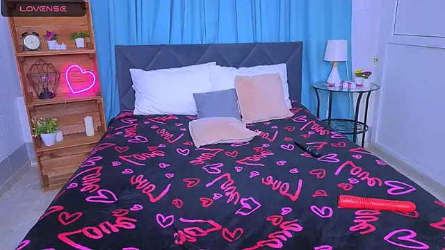 LucieHells Chat XXX live