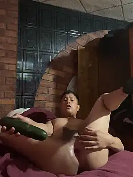 Show modela SharlJunction33 na web-kameri