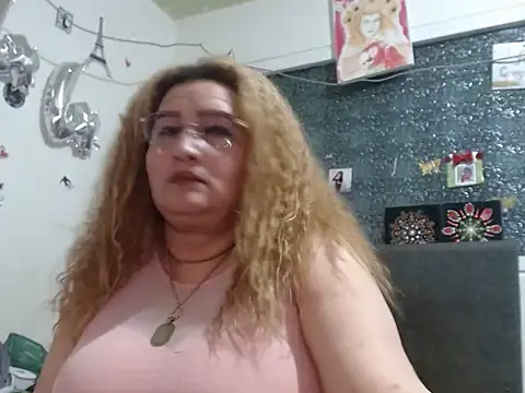 Perla1981-- Live XXX-Chat