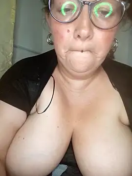 _Saraqueen Adlı Modelin Canlı XXX Sohbeti