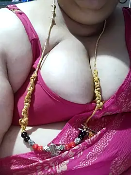 tamilthanushri Chat XXX in diretta