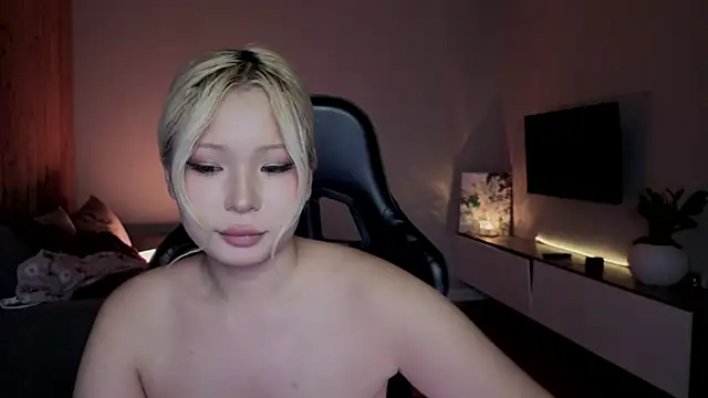 Онлайн чат XXX RileyMee