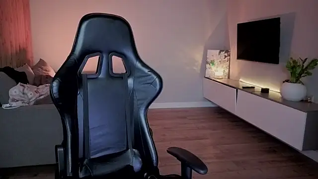 RileyMee: онлайн-секс-чат